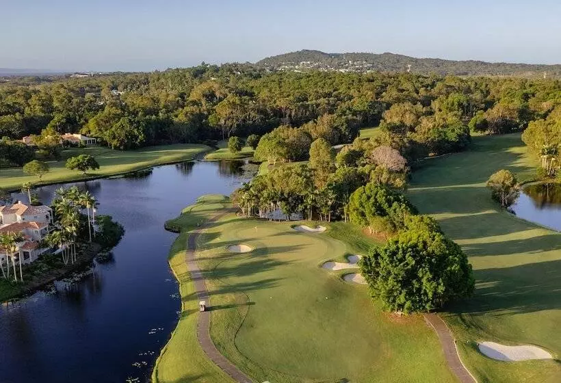 هتل Noosa Springs Golf & Spa Resort