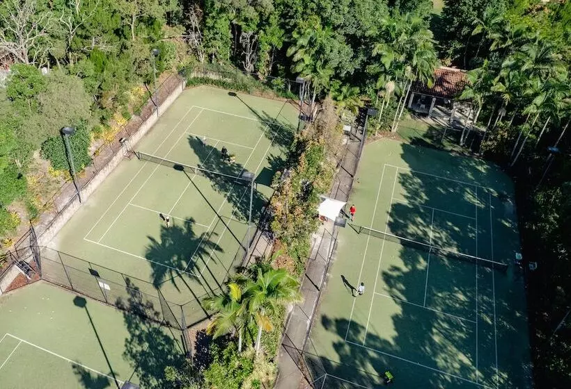 هتل Noosa Springs Golf & Spa Resort