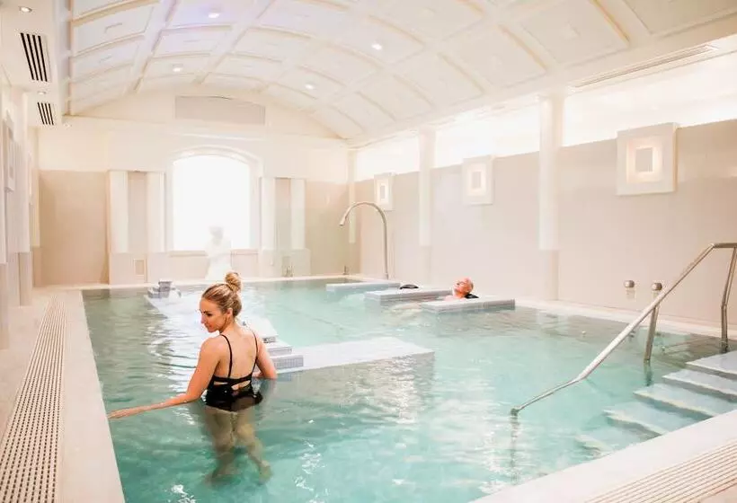 هتل Noosa Springs Golf & Spa Resort