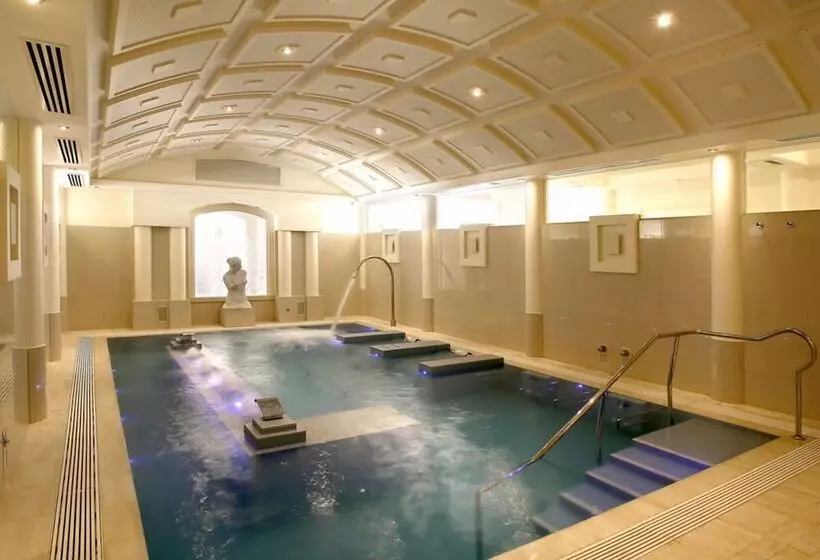 هتل Noosa Springs Golf & Spa Resort