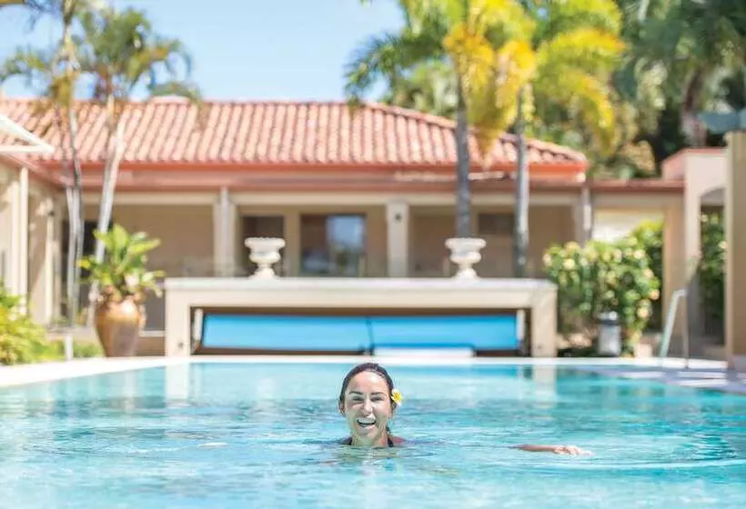 هتل Noosa Springs Golf & Spa Resort