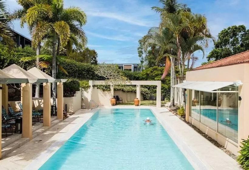 هتل Noosa Springs Golf & Spa Resort