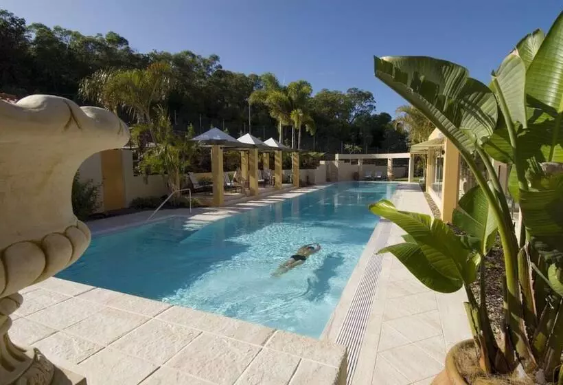 هتل Noosa Springs Golf & Spa Resort