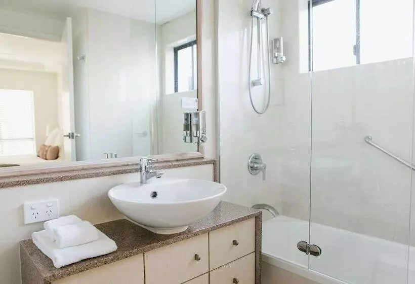 هتل Noosa Springs Golf & Spa Resort