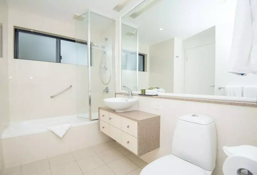 هتل Noosa Springs Golf & Spa Resort