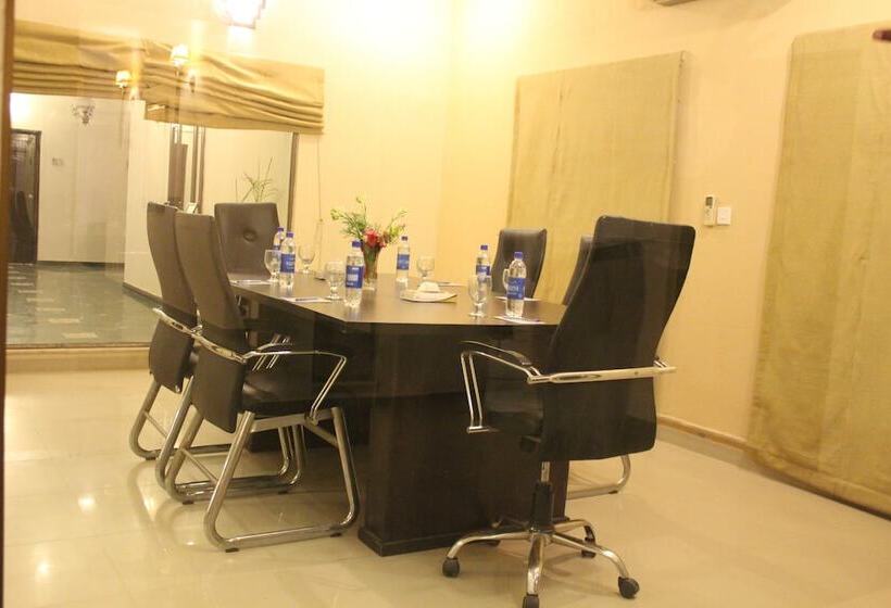 호텔 One Bahawalpur