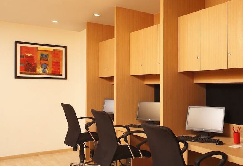 Red Fox By Lemon Tree Hotels, Delhi Airport