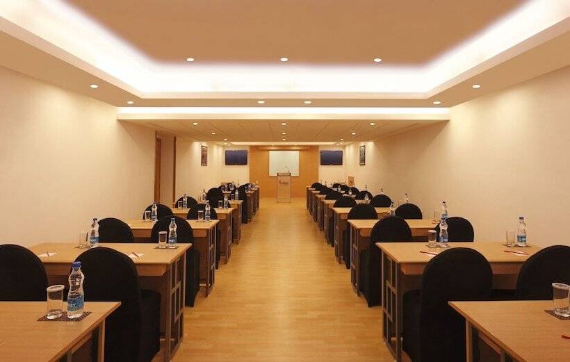 Red Fox By Lemon Tree Hotels, Delhi Airport