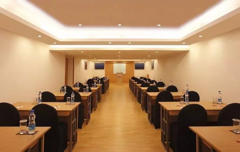 Red Fox By Lemon Tree Hotels, Delhi Airport