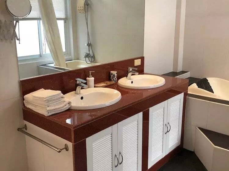 Argonauta Boracay Boutique Hotel With Apartments And Villas