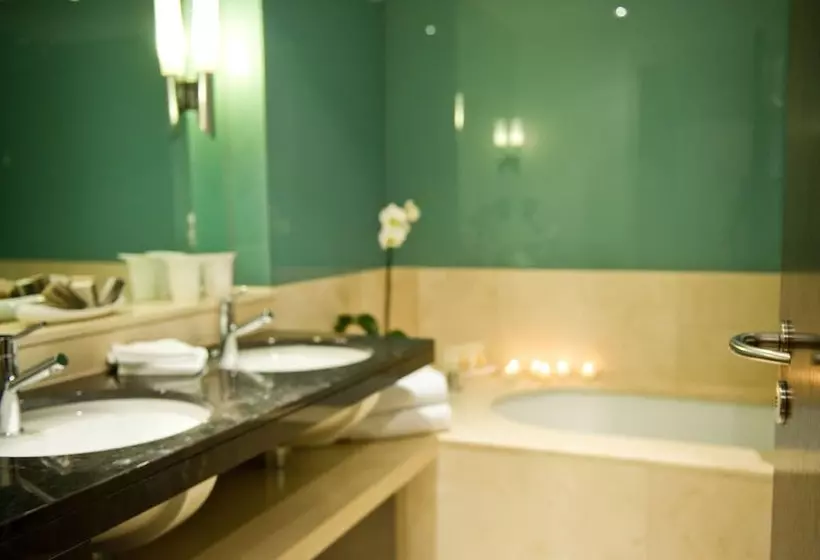 Cheval Phoenix House At Sloane Square