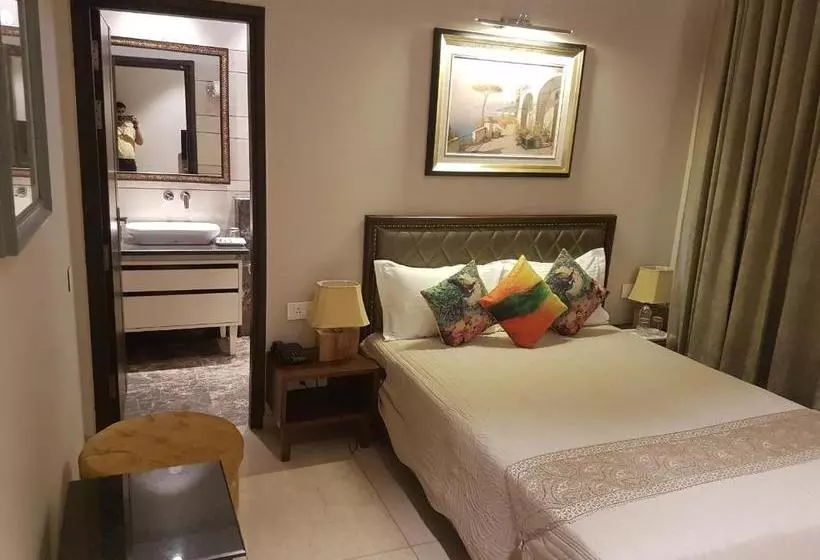Hotel Kasauli Regency Stags Not Allowed