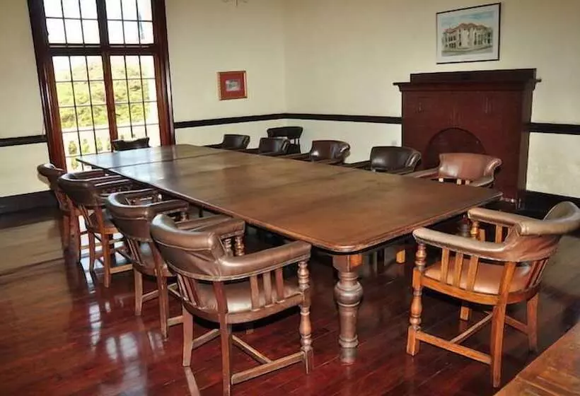 هتل Bulawayo Club