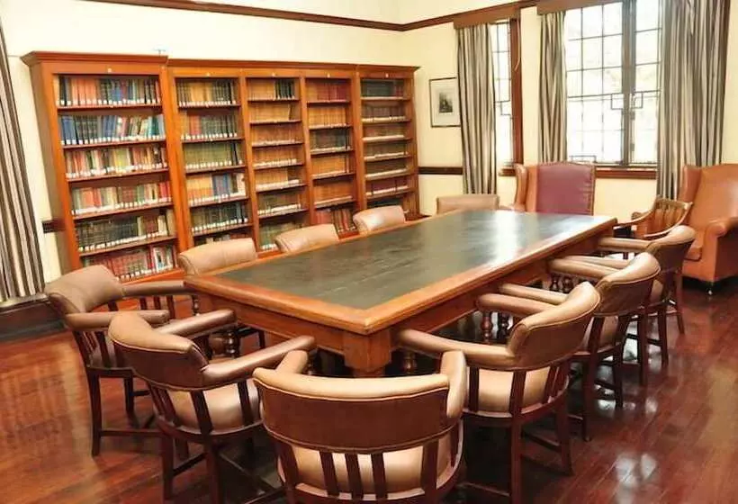 هتل Bulawayo Club