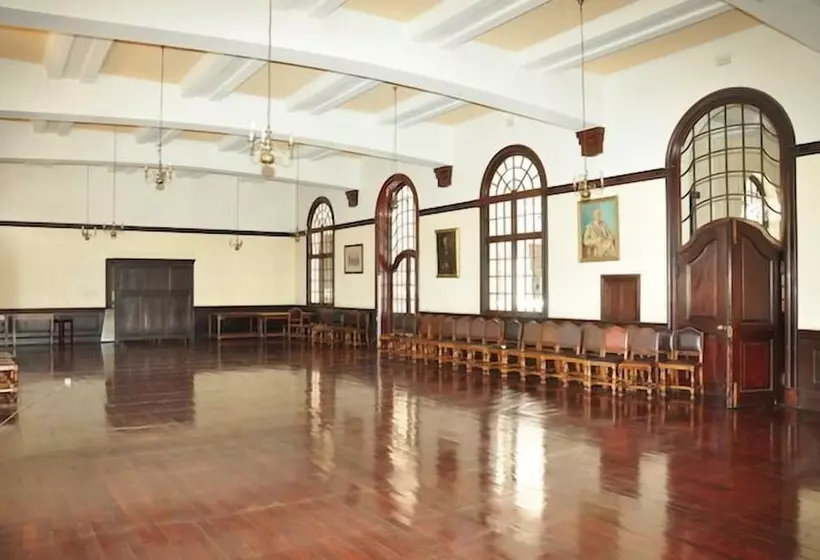 هتل Bulawayo Club
