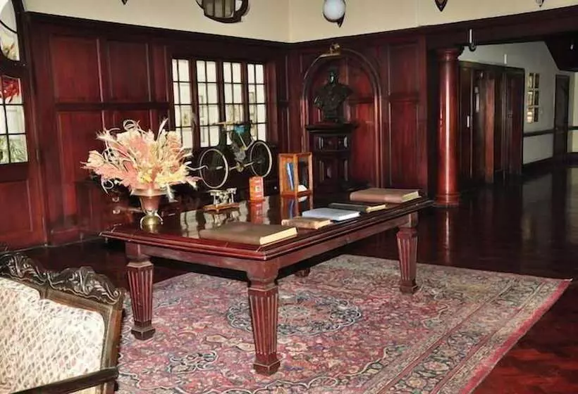 هتل Bulawayo Club