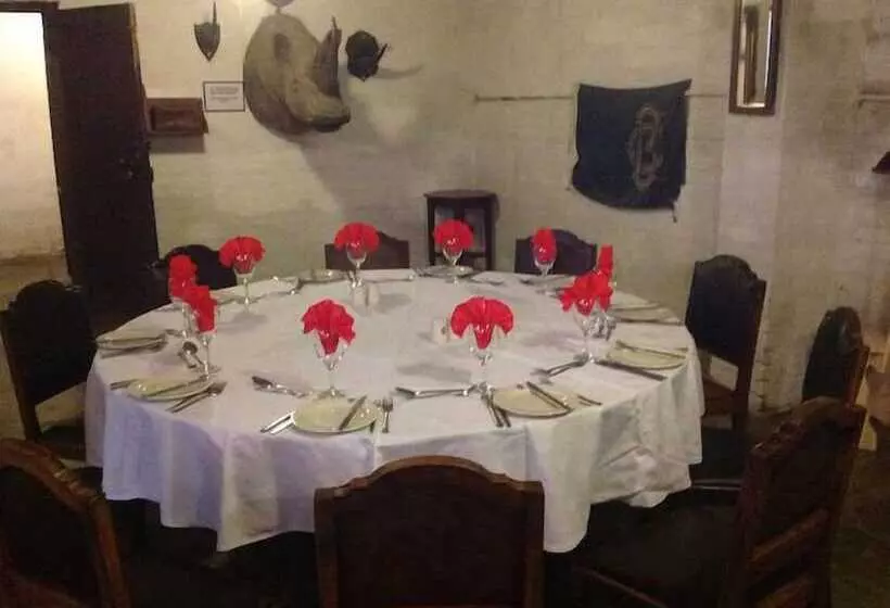 هتل Bulawayo Club