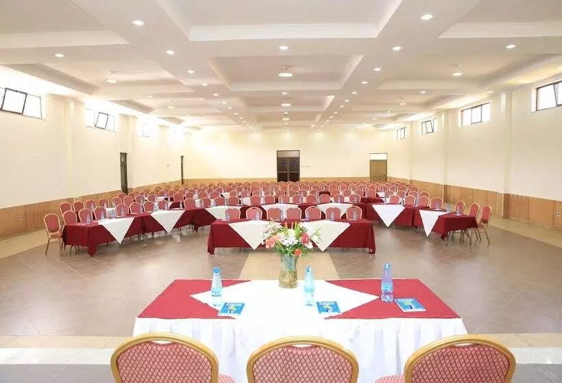 استراحتگاه Yaya Africa Athletics Village