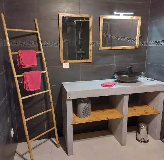 ベッドアンドブレックファースト Le Mas Des Roches Jacuzzi Privatif