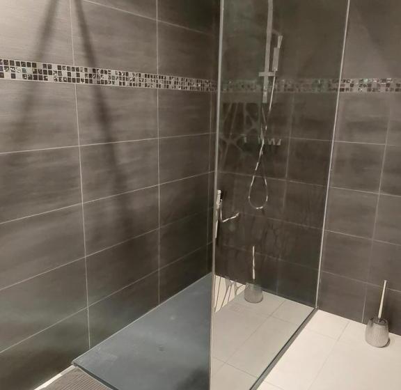 مبيت وإفطار Le Mas Des Roches Jacuzzi Privatif