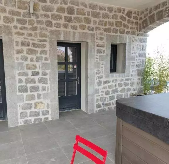 ベッドアンドブレックファースト Le Mas Des Roches Jacuzzi Privatif