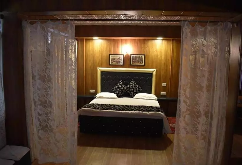 تختخواب و صبحانه Van Chum