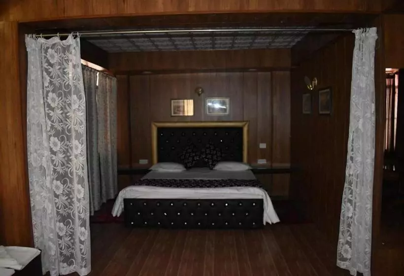 تختخواب و صبحانه Van Chum
