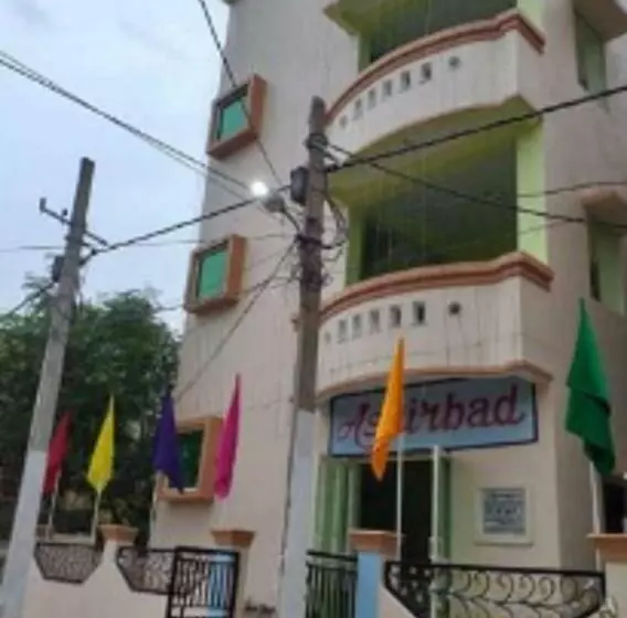 Hotelli Ashirdad Guest House By Wb Inn