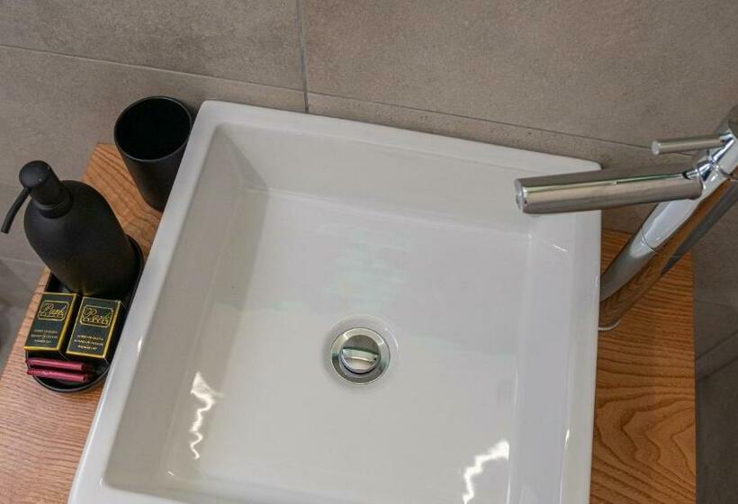 Отель The Village House By Cdv