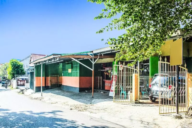 ホテル Spot On 91227 Al Bayt Syariah Guest House