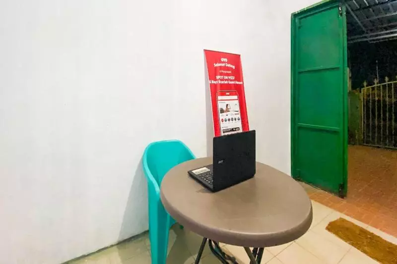 ホテル Spot On 91227 Al Bayt Syariah Guest House