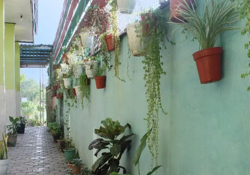 ホテル Spot On 91227 Al Bayt Syariah Guest House