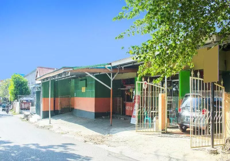 ホテル Spot On 91227 Al Bayt Syariah Guest House