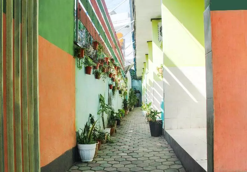 ホテル Spot On 91227 Al Bayt Syariah Guest House