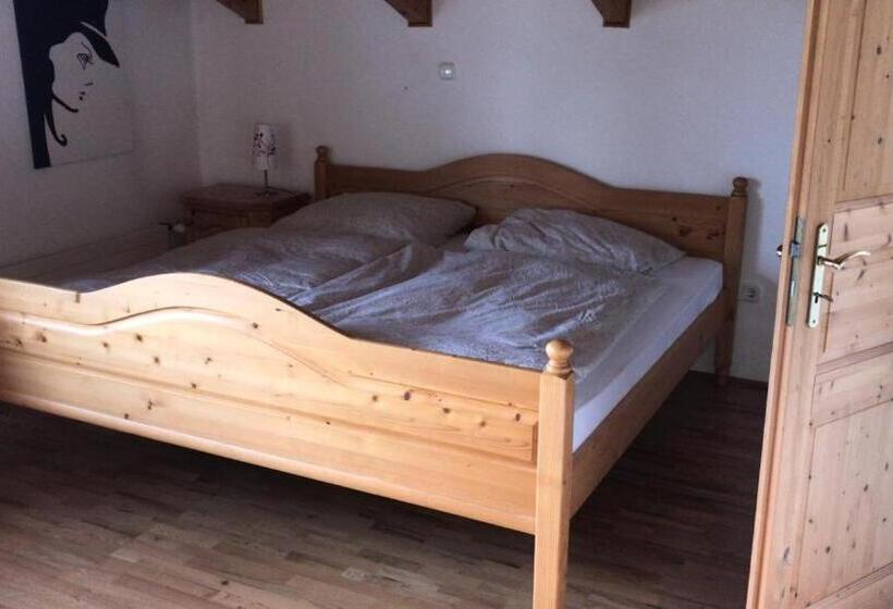 تختخواب و صبحانه Casa Boebelle