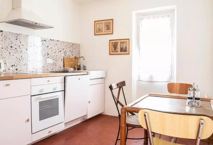 Aamiaismajoitus (B&B) Maison Sumiane