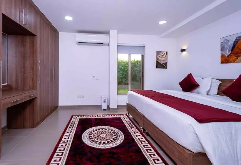 هتل Crest Apartments & Suites