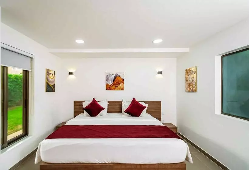 هتل Crest Apartments & Suites