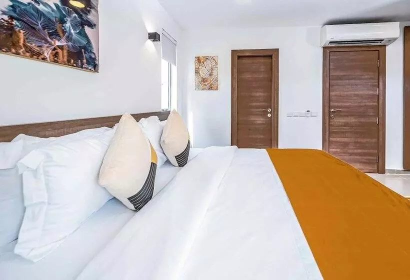 هتل Crest Apartments & Suites
