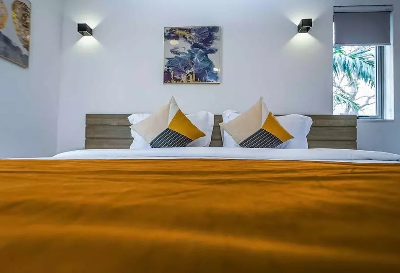 هتل Crest Apartments & Suites