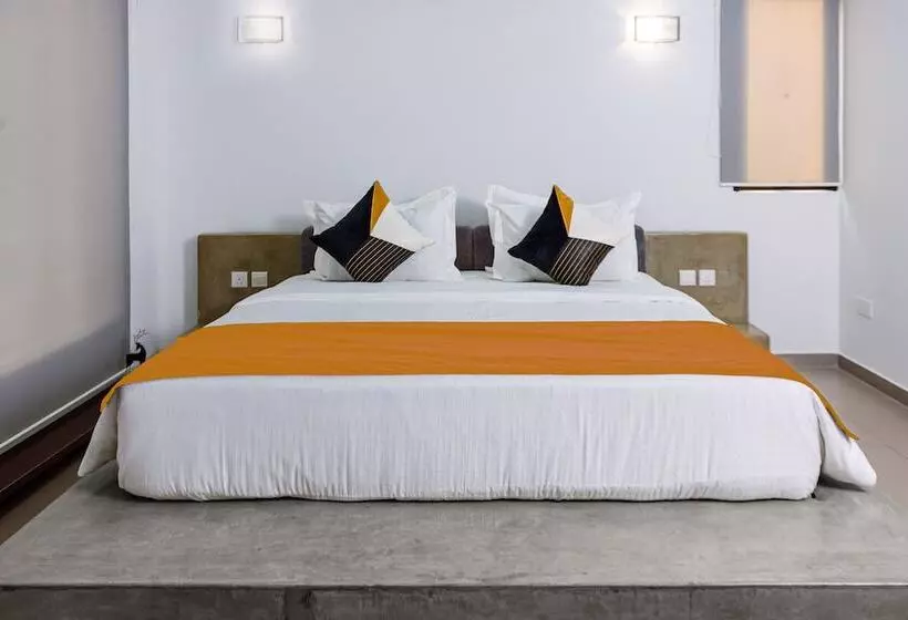 هتل Crest Apartments & Suites