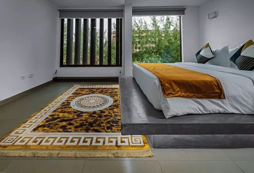 هتل Crest Apartments & Suites