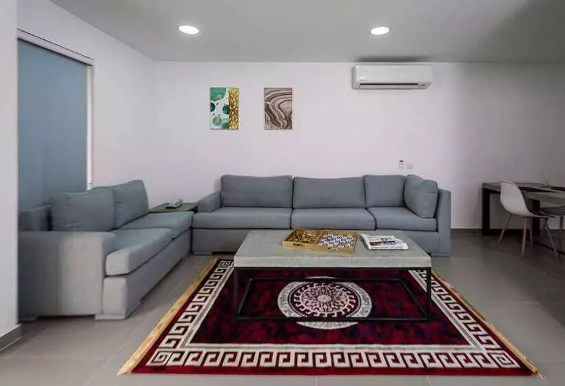 هتل Crest Apartments & Suites