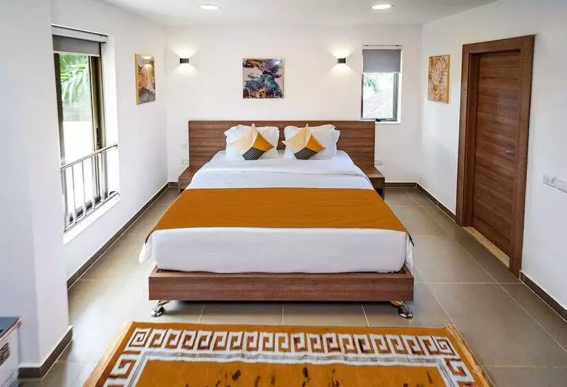 هتل Crest Apartments & Suites
