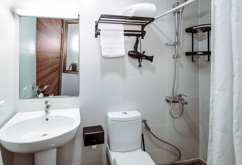 هتل Crest Apartments & Suites
