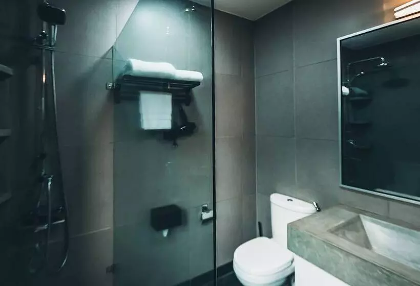 هتل Crest Apartments & Suites