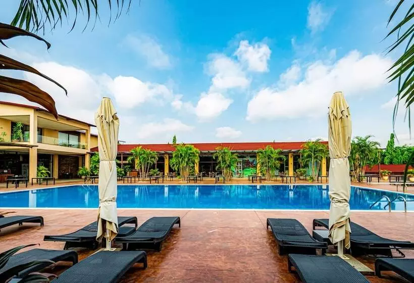 هتل Crest Apartments & Suites