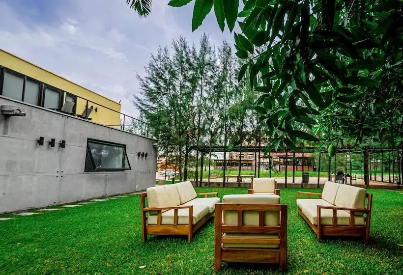 هتل Crest Apartments & Suites