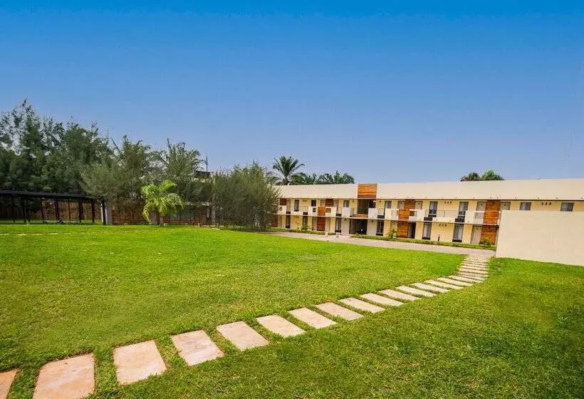 هتل Crest Apartments & Suites