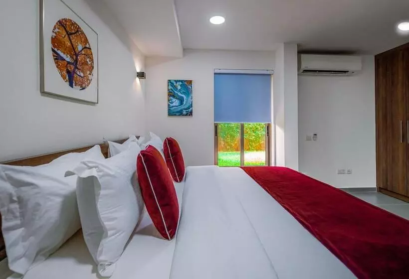 هتل Crest Apartments & Suites